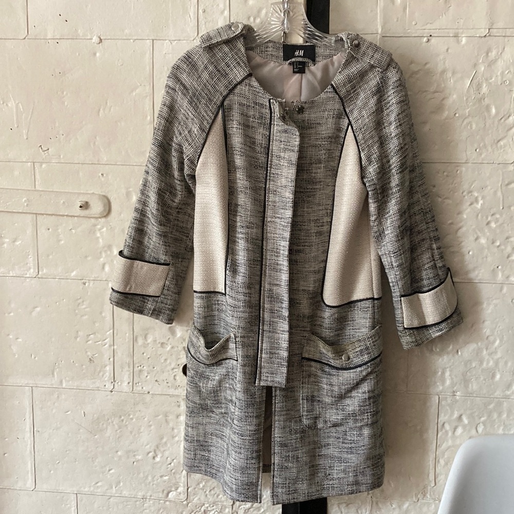 HnM lightweight coat, size 4 great shape!